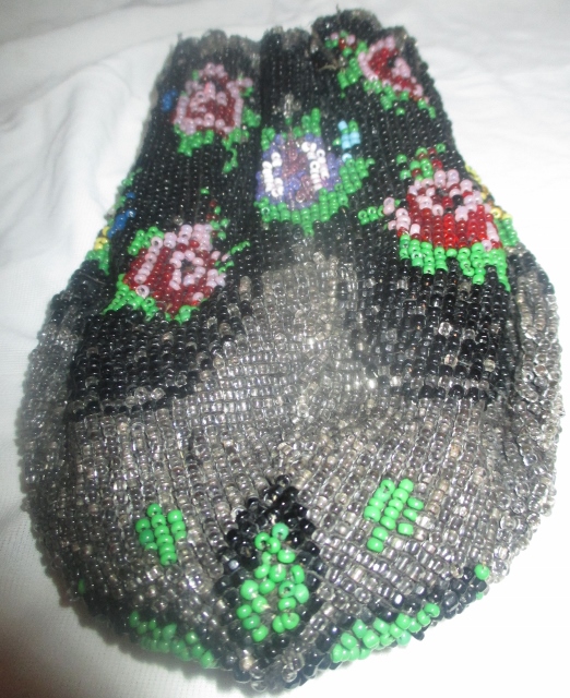 xxM1113M Beaded purse x